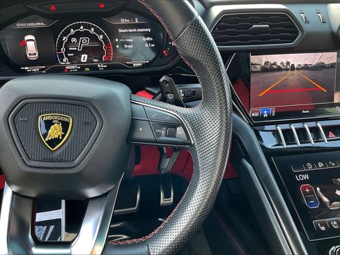 Used 2022 Lamborghini Urus AWD/4WD image 12