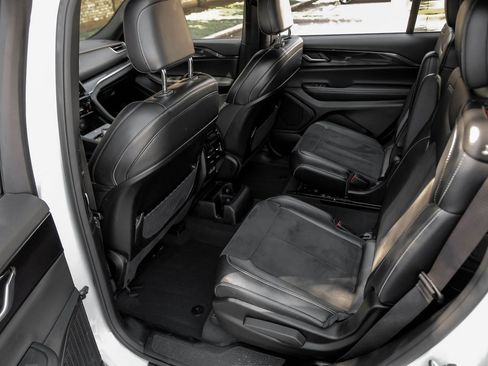 Used 2023 Jeep Grand Cherokee L Laredo image 48