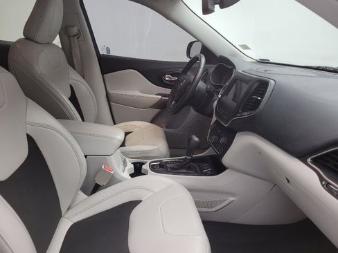 Used 2020 Jeep Cherokee Latitude Plus w/ Comfort/Convenience Group image 21