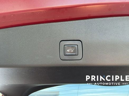 Used 2022 Buick Encore GX Essence FWD image 12