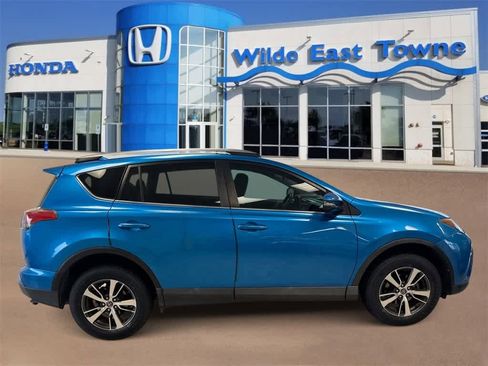 Used 2018 Toyota RAV4 XLE image 9