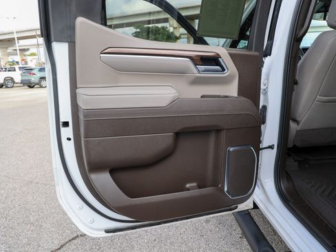 Used 2025 Chevrolet Silverado 1500 LT Trail Boss w/ LT Trail Boss Premium Package AWD/4WD image 42