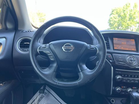 Used 2015 Nissan Pathfinder SV AWD/4WD image 17
