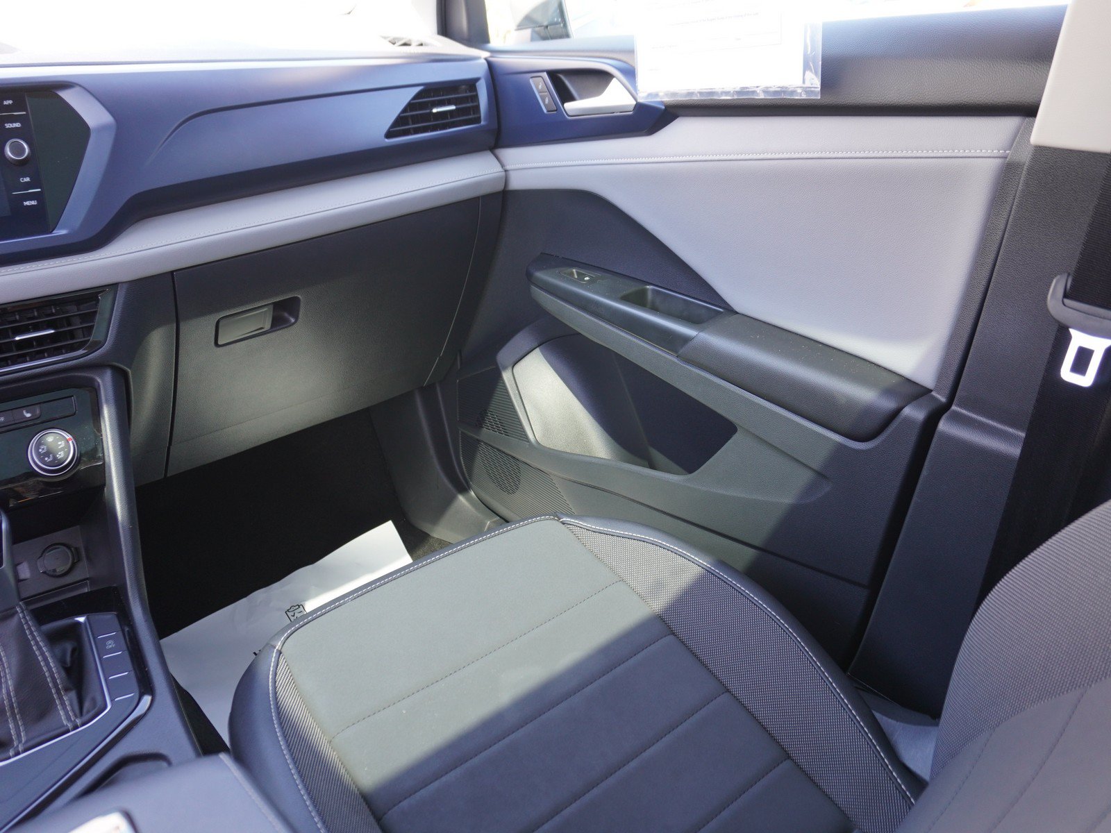 Used 2023 Volkswagen Taos SE FWD image 19