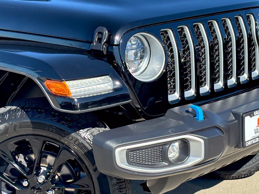 Used 2023 Jeep Wrangler Unlimited Sahara AWD/4WD image 7