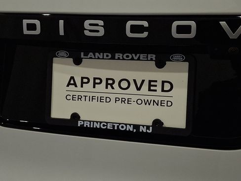 Certified 2025 Land Rover Discovery S image 30