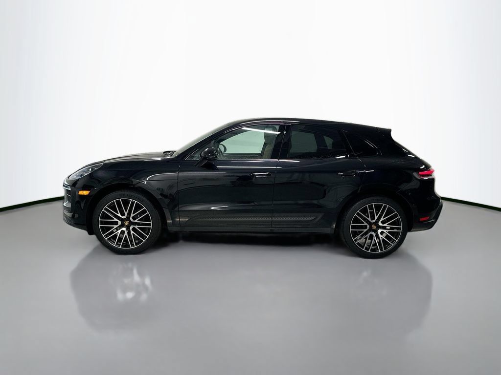 Certified 2025 Porsche Macan AWD/4WD image 2