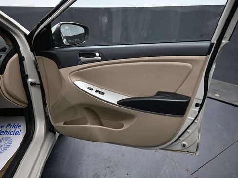 Used 2017 Hyundai Accent SE FWD image 17