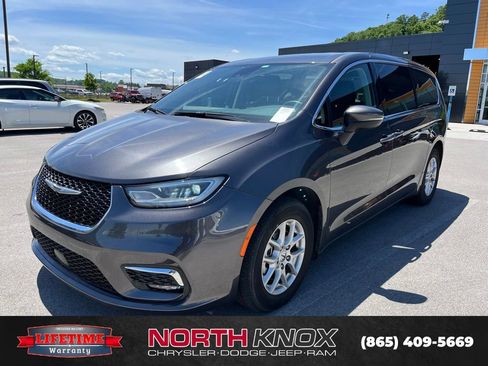 Used 2023 Chrysler Pacifica Touring-L FWD image 1