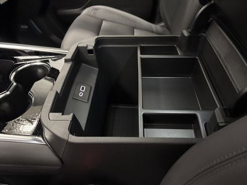 New 2026 Chevrolet Suburban Z71 w/ Comfort Package image 16