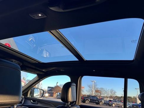 Used 2024 Jeep Grand Cherokee Limited 4xe image 15