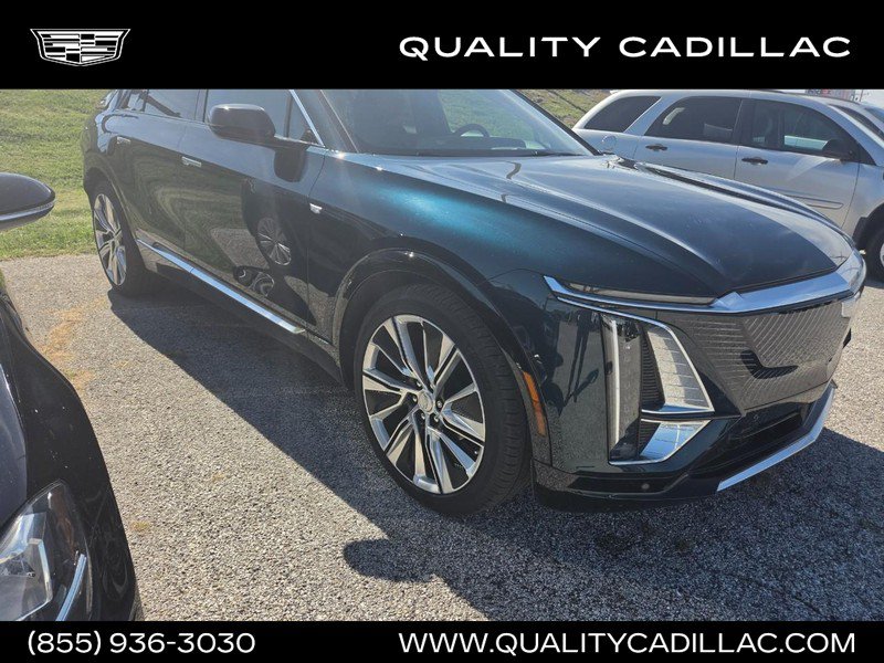 Used 2025 Cadillac Lyriq Luxury w/ LPO, Floor Liner Package AWD/4WD image 1
