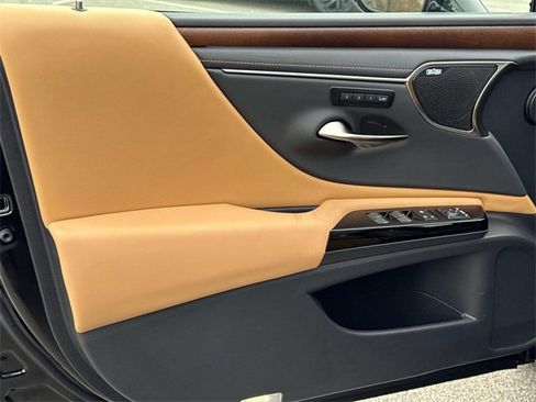 New 2025 Lexus ES 350 Ultra Luxury image 17