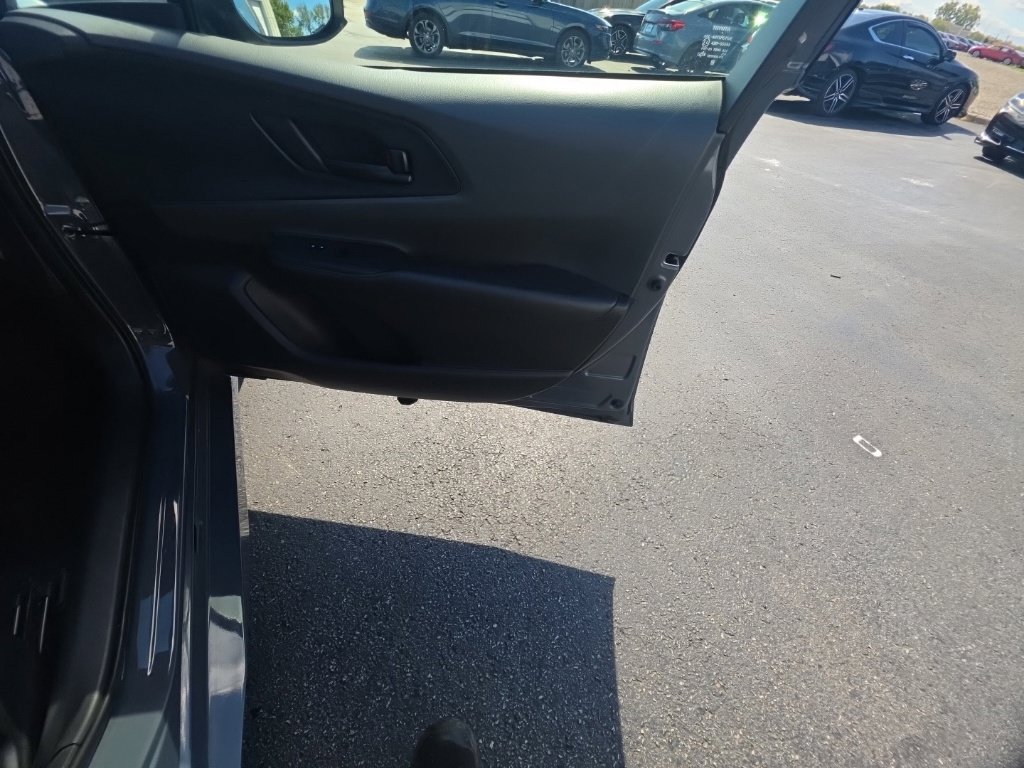 Used 2025 Toyota Prius LE FWD image 30