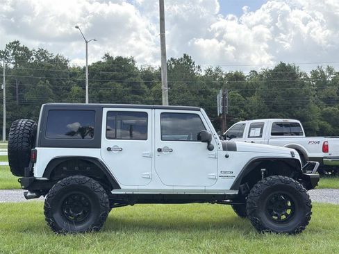 Used 2017 Jeep Wrangler Unlimited Sport w/ Quick Order Package 24S AWD/4WD image 4
