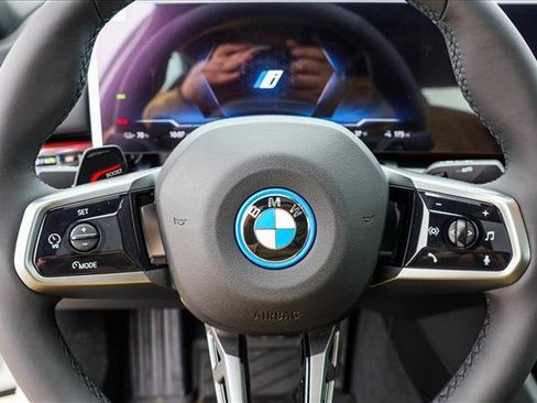 New 2026 BMW i5 eDrive40 AWD/4WD image 14