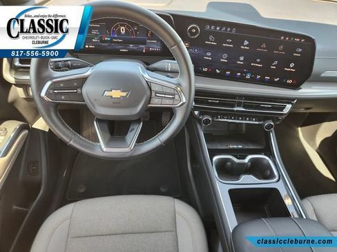 Used 2026 Chevrolet Traverse LT w/ Driver Confidence Package FWD image 3