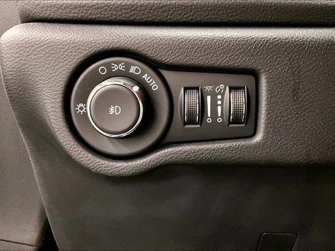 Used 2022 Chrysler Pacifica Pinnacle FWD image 40