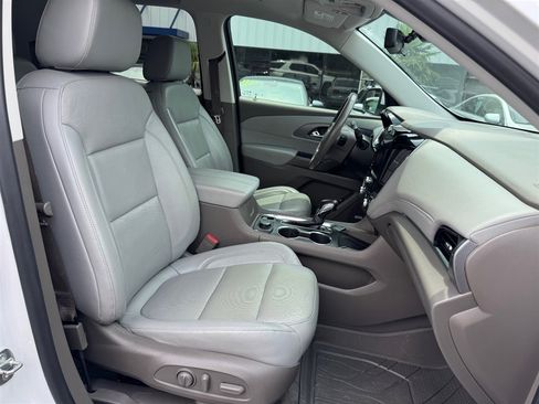 Used 2021 Chevrolet Traverse Premier FWD image 19