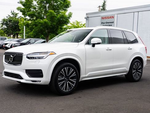 Used 2022 Volvo XC90 T6 Momentum w/ Climate Package AWD/4WD image 3