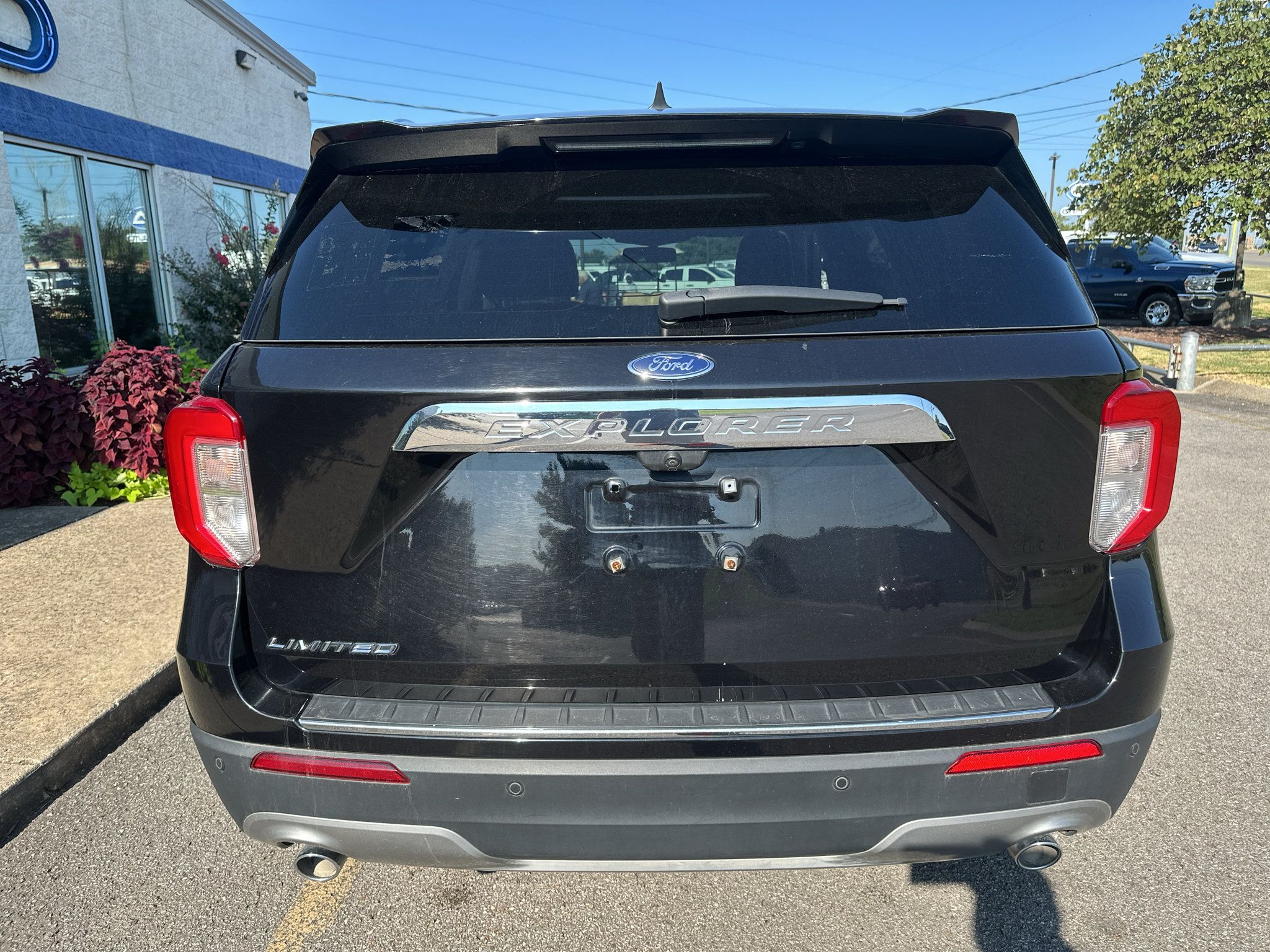 Used 2023 Ford Explorer Limited w/ Equipment Group 301A RWD image 5