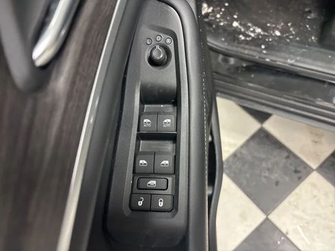 Used 2026 Jeep Grand Cherokee Altitude AWD/4WD image 12