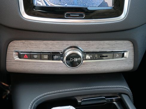 Certified 2023 Volvo XC90 B6 Ultimate w/ Lounge Package AWD/4WD image 28