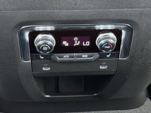 Used 2022 GMC Yukon Denali RWD image 32
