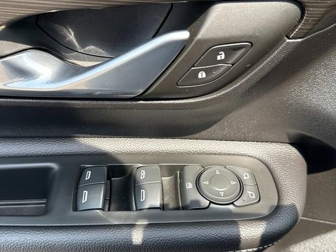 Used 2022 GMC Terrain SLE AWD/4WD image 16