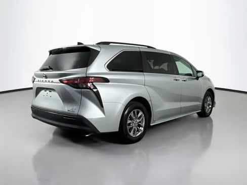 Certified 2021 Toyota Sienna XLE w/ XLE Plus Package FWD image 7