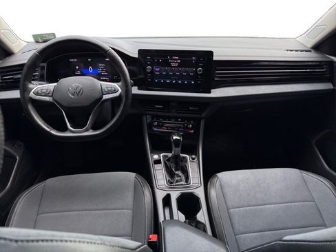 Used 2025 Volkswagen Jetta SE FWD image 13