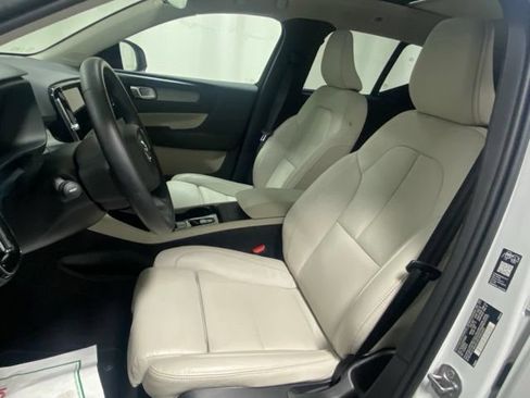 Used 2026 Volvo XC40 B5 Plus AWD/4WD image 11