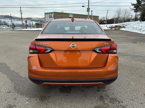 Used 2020 Nissan Versa SV image 3