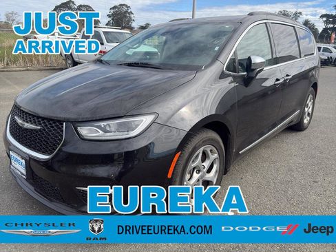 Used 2023 Chrysler Pacifica Limited image 1