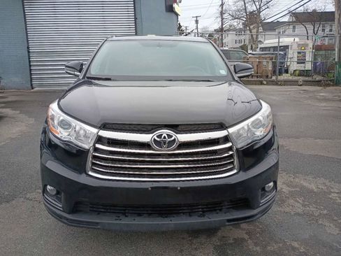 Used 2015 Toyota Highlander LE image 1