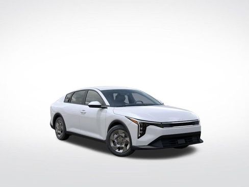 New 2026 Kia K4 LX image 8