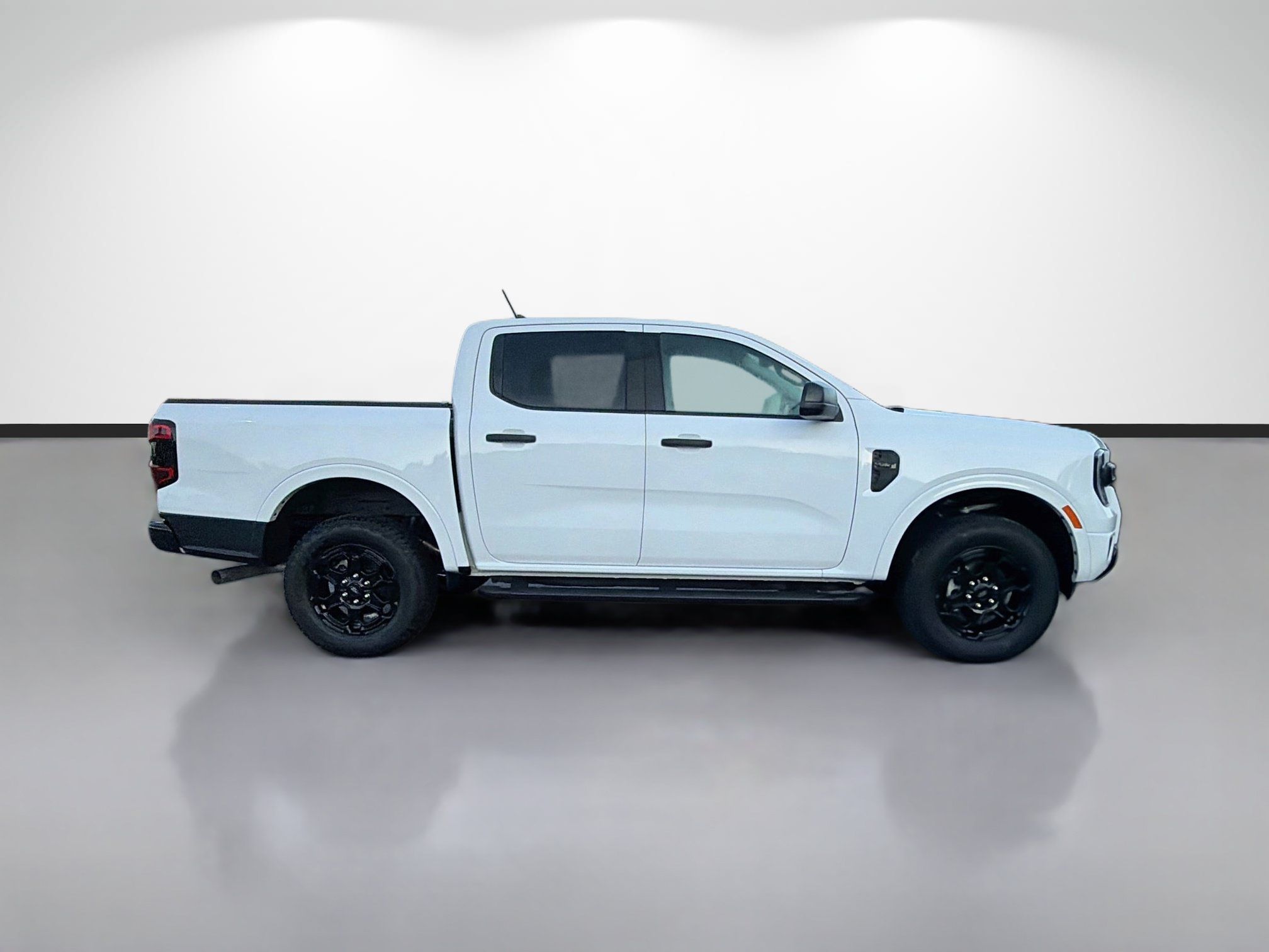 Used 2025 Ford Ranger XLT w/ Black Appearance Package RWD image 2