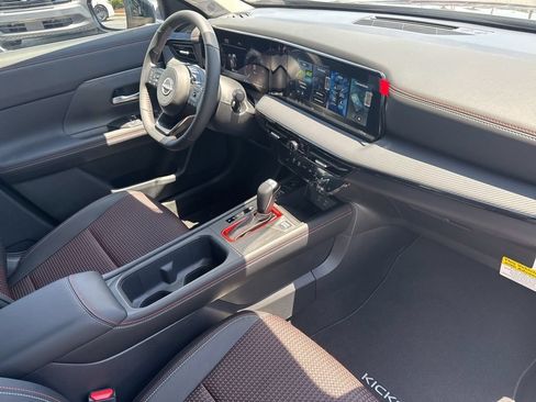 New 2026 Nissan Kicks SR FWD image 18