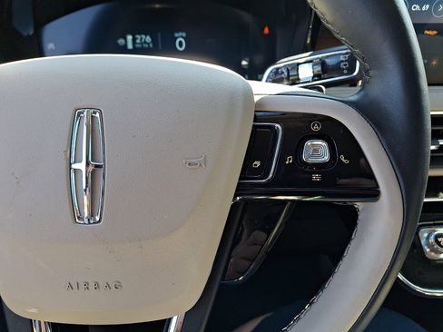 Used 2025 Lincoln Corsair Reserve AWD/4WD image 21