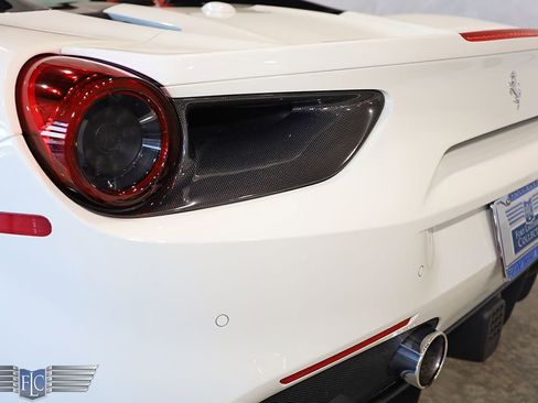 Used 2019 Ferrari 488 Spider image 16