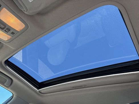 Used 2010 Toyota RAV4 Limited image 7