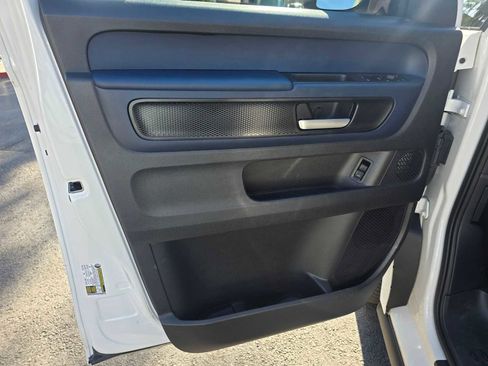 Used 2025 Volkswagen ID. Buzz Pro S image 22