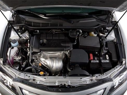 Used 2010 Toyota Camry XLE FWD image 9