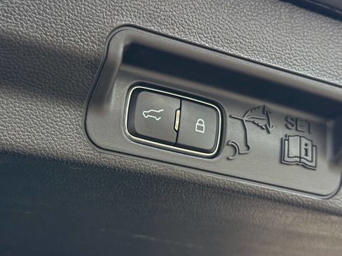 Used 2022 Ford Explorer XLT w/ Equipment Group 202A image 19