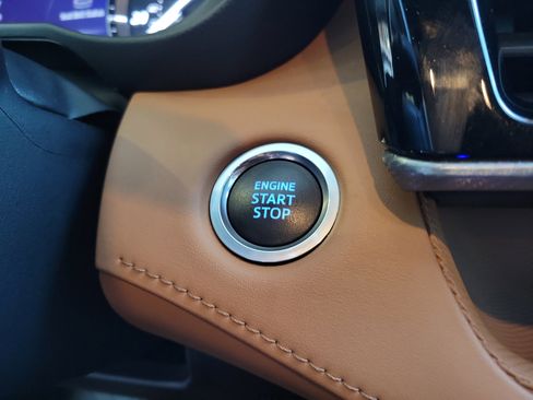 Used 2020 Toyota Highlander Platinum image 10