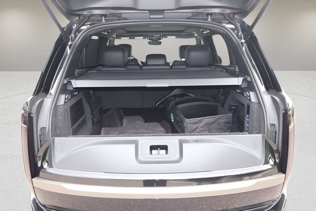 New 2026 Land Rover Range Rover Long Wheelbase SE AWD/4WD image 15