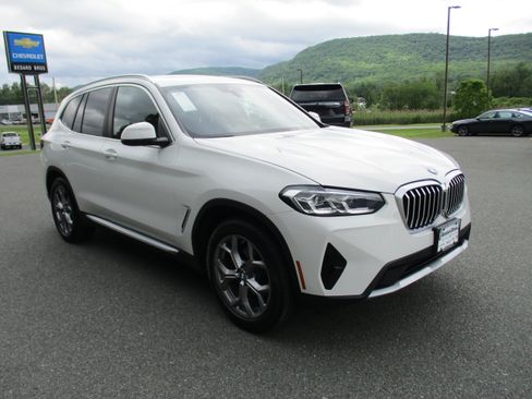 Used 2023 BMW X3 xDrive30i AWD/4WD image 3