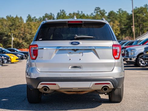 Certified 2017 Ford Explorer XLT w/ Equipment Group 202A image 6