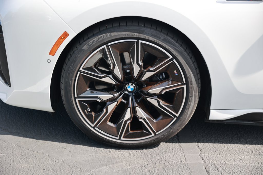 Used 2025 BMW i7 M70 w/ Executive Package AWD/4WD image 11