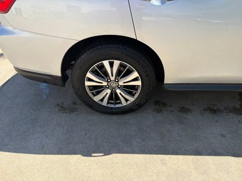 Used 2017 Nissan Pathfinder SV AWD/4WD image 11